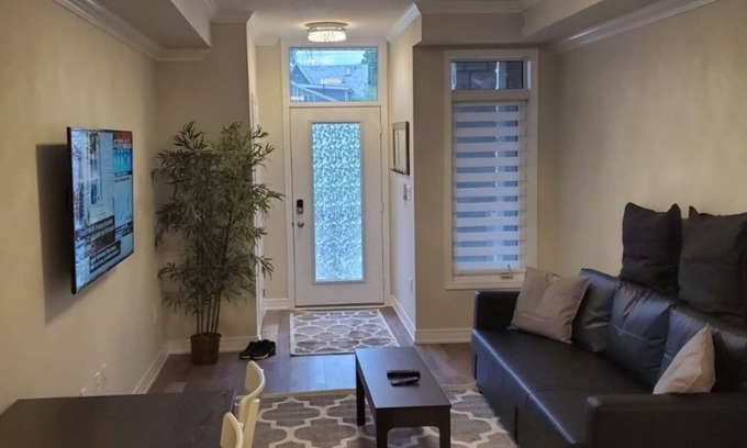 Beamsville Condo | Bright, Modern, Conveniently Located Condo