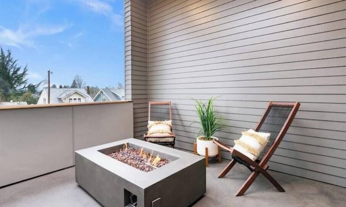 Richmond House | Bright + Modern Division Retreat