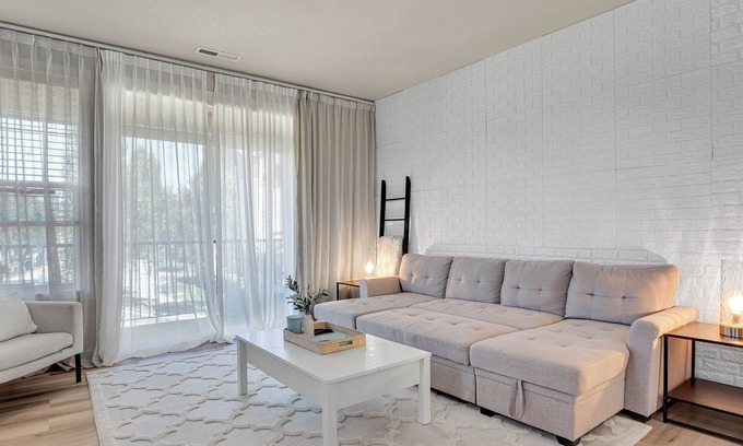 Beaverton House | Bright & Modern Townhome in Central Location Beaverton, OR [3/3.5]