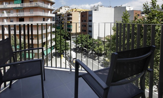 Les Corts Apartment | Bright one-bedroom apartment with balcony