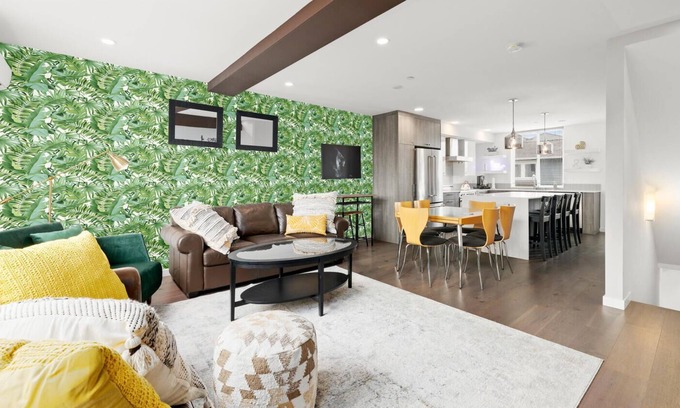 Atlantic House | Bright Quiet 2-Bdrm Townhome 5Min to DT Seattle & Arenas