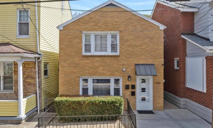 Pittsburgh Apartment | Bright, Quiet and Modern 1Bdr Apartment in Millvale, Lawrenceville