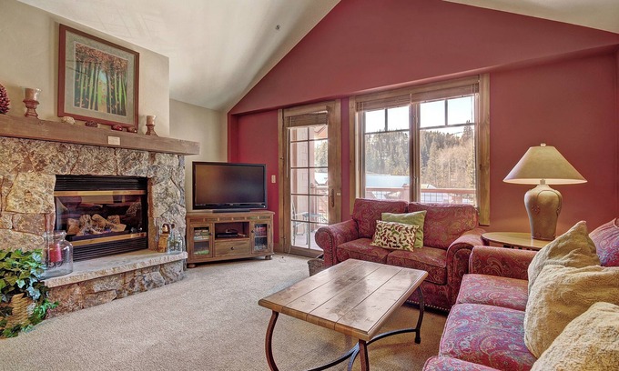 Breckenridge Condo | Bright + Scenic 2Br - 7ppl Steps to Ski Lifts + Main Street by RedAwning