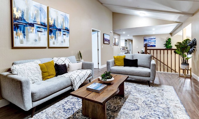 South San Francisco House | BRIGHT ❤️SPACIOUS ❤️NEWLY RENOVATED ❤️CLEAN ❤️COZY ❤️FAMILY HOME ❤️NEAR SFO