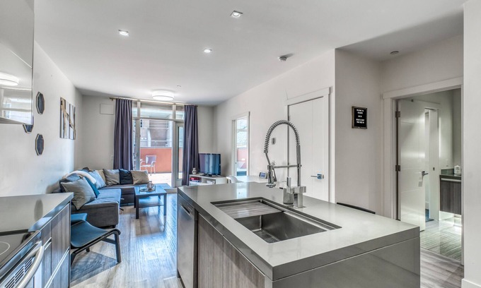 Crescent Heights Condo | Bright & Spacious 1B Condo Near DT With/UG Parking