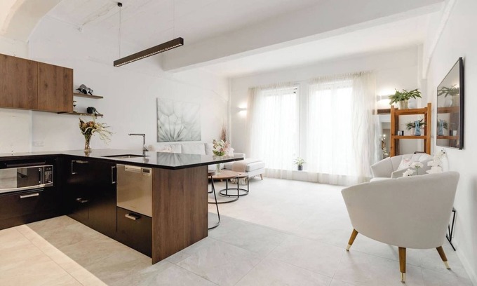 Te Aro Apartment | Bright & Spacious 1BR Apt | Central City Stay
