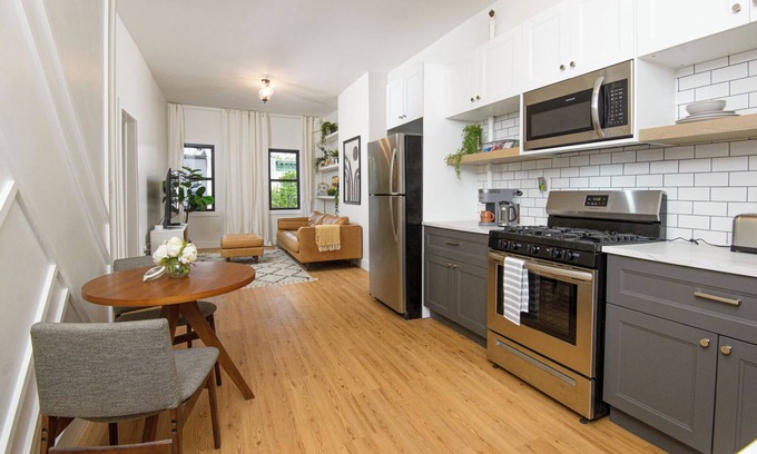 Bushwick Apartment | Bright & Spacious 3-bedroom apartment in Lively Bushwick