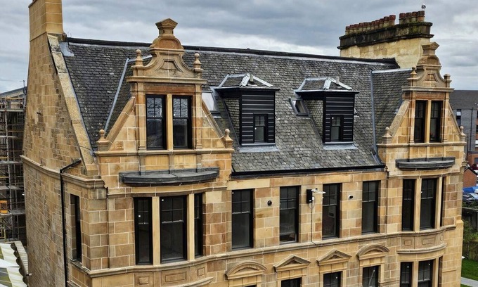 Paisley Apartment | Bright & Spacious, Central for Airport and Glasgow