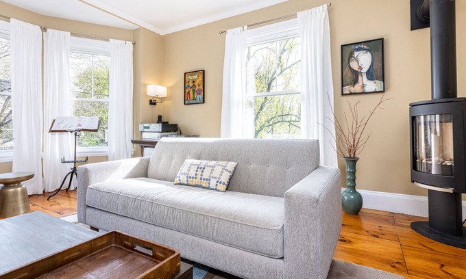 Rosemont House | Bright, spacious home, new kitchen, hot tub, beautiful art, EV charger