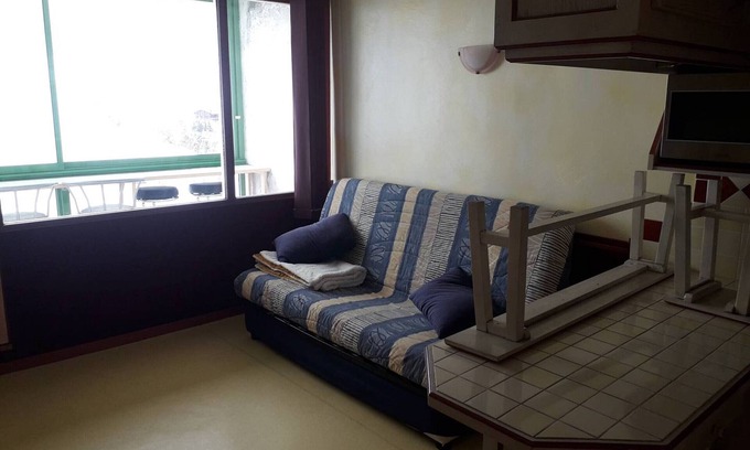 Arette Apartment | Bright studio for 4 near slopes, south-facing