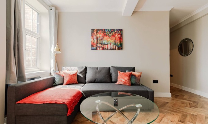 City of Westminster Apartment | Bright Two Bedrooms near Marble Arch