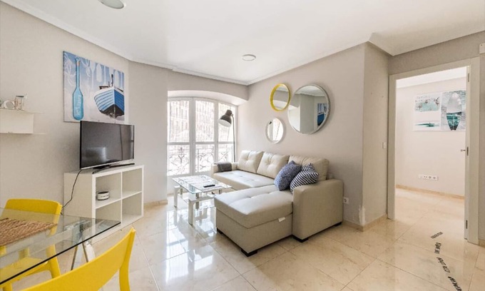 Centro Apartment | Brightly Decorated South-Facing Apartment w/Full Kitchen - In Historic District