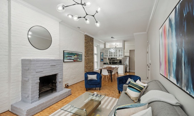Near North Side Condo | Brilliant Downtown Chicago 3-Bedroom Condominium