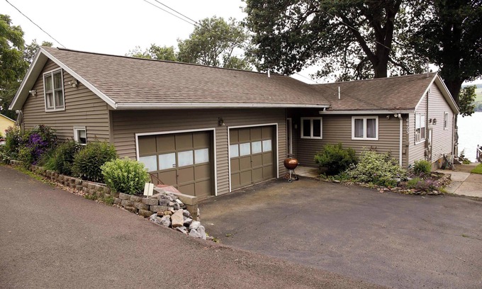 Dundee Cabin | Bring the whole family to this great place with lots of room for fun.