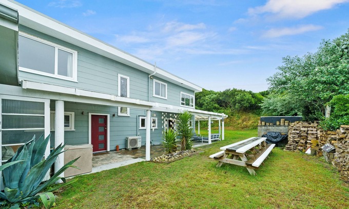 Himatangi Beach House | Bring the Whole Family - Himatangi Beach Holiday Home