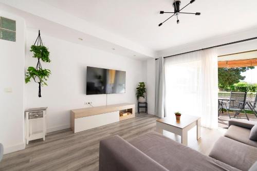 Torre de Benagalbon Apartment | BrisaMar II primera línea de playa & priv parking