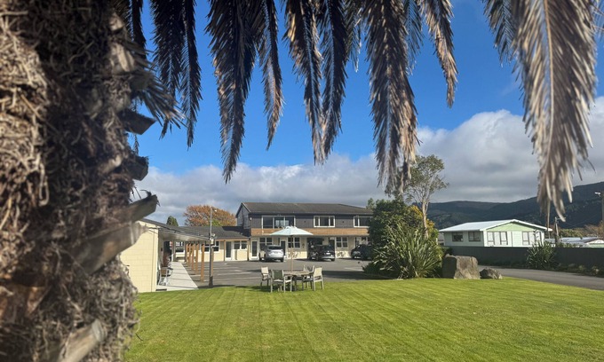 Trentham Hotel | Bristol Motel