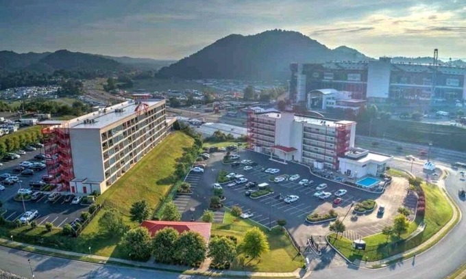 Bristol House | Bristol Speedway Condo- Centrally located Hard Rock Casino, Downtown, Speedway