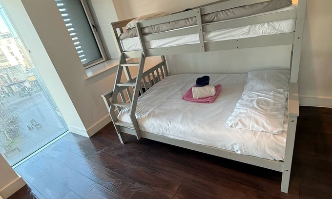 Collier's Wood Apartment | Britannia Point Living: Premium 2-Bedroom Apartment