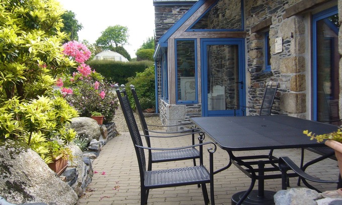 Le Cloitre-Saint-Thegonnec Cottage | Brittany, Finistère, pets welcome, modular gîte for 2, 4 or 6 people.
