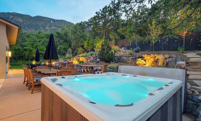 Broadmoor House | Broadmoor Bliss | Waterfalls & Wildlife | Spa, Gym