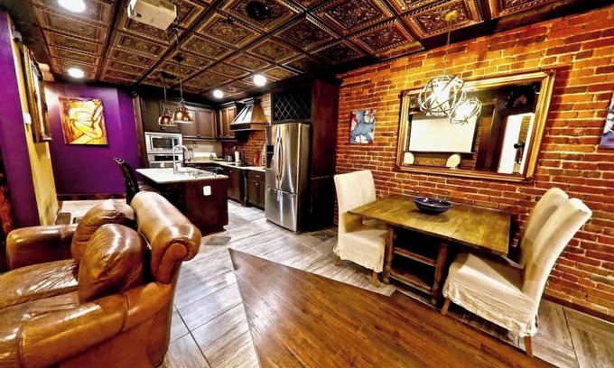 Downtown Nashville House | Broadway! 4br/2bth 2500sf Art Gallery/Steam Room