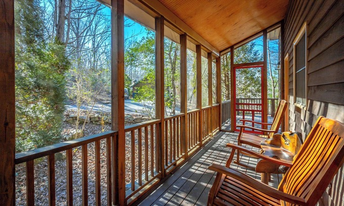 Signal Mountain Cabin | Brock Creek Cabin - A PMI Scenic City Vacation Rental