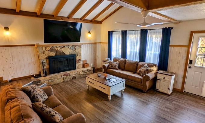 Sulphur House | Broken Arrow- Beautiful Woodland view just miles from Lake Arbuckle