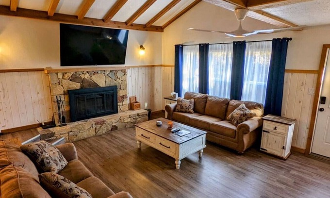 Sulphur House | Broken Arrow Getaway