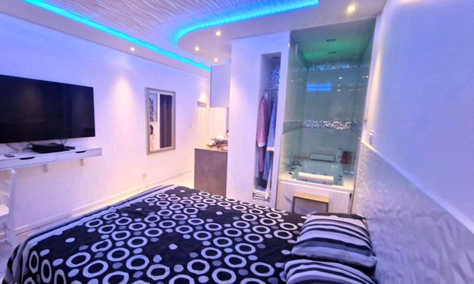 Bron Apartment | Bron centre appartement meublé avec jacuzzi