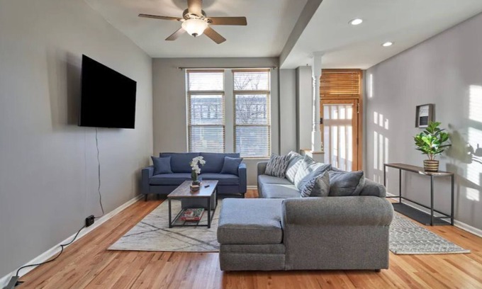 Bronzeville House | Bronzeville beauty close to all amenities