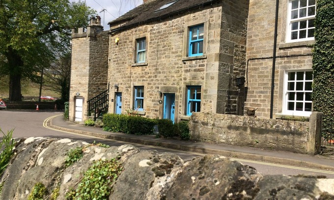 Baslow House | Brook cottage in Baslow next to Chatsworth Park