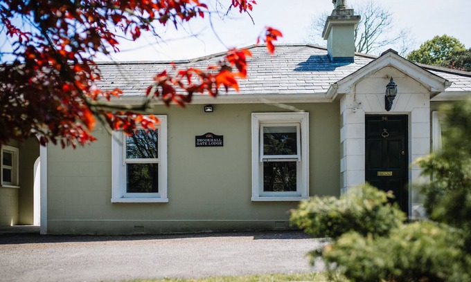 Lisburn Cottage | Brookhall Gatelodge Cottage no.86