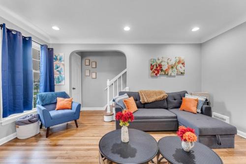 Kamm's Corners House | Brooklyn Townhome Updated Kitchen Sleeps 9