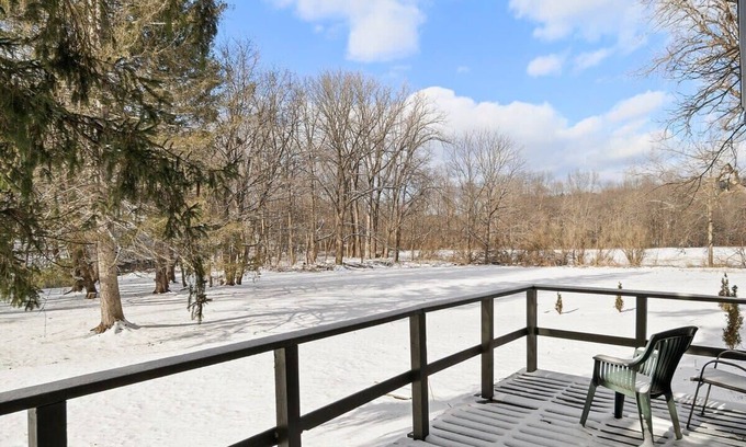 Hillsdale Apartment | Brooks Motel: Perfect Suite, Seasonal Waterviews