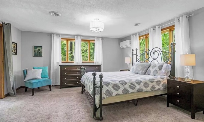 Greenville - Spartanburg Apartment | Brookside House 5 mins to downtown Greenville