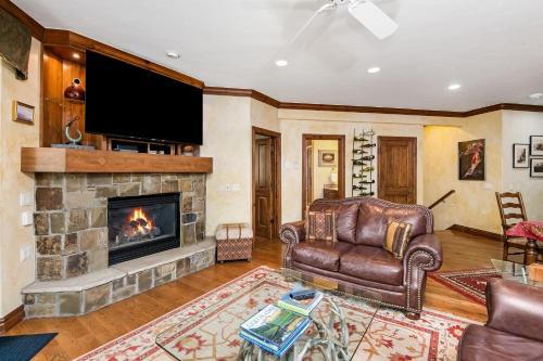 Avon House | Brookside Townhome #303