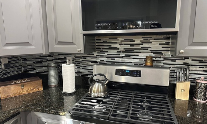 West Philadelphia House | BrotherlyLove—Charming 2-bedroom house with WiFi, AC in lovely Philadelphia