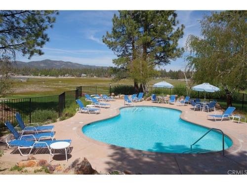 Big Bear Lake House | Brown Bear's Den - Spacious condo within walking distance to all Big Bear has to offer!