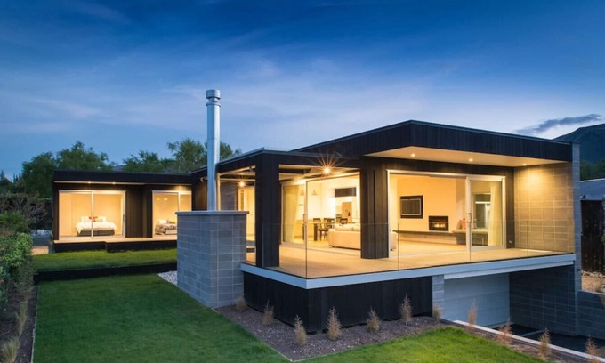 Wanaka House | Brownston Street |Central location | Walk to town | Stunning views