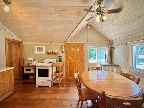 Tobermory Hotel | Bruce Anchor Cabins