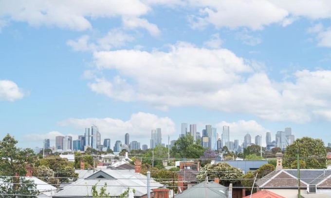 Brunswick House | Brunswick 3bdrm townhouse, with parking by Custom Bnb Hosting