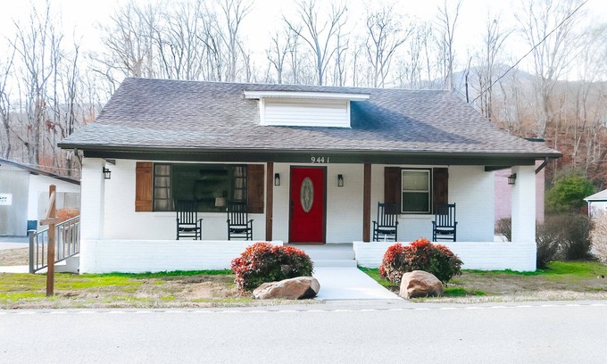 Elgin House | Brushy Mtn Hideout - Close to Windrock - Sleeps 6