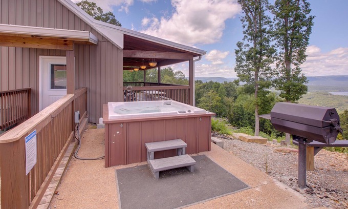 Bryant Cabin | Bryant Cabin Getaway w/ Private Hot Tub & Views