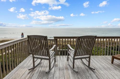 Pine Knoll Shores House | Bryant Cottage home