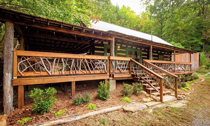 Bryson City Cabin | Bryson City, Entire Cabin to Yourself! King & Queen Beds.