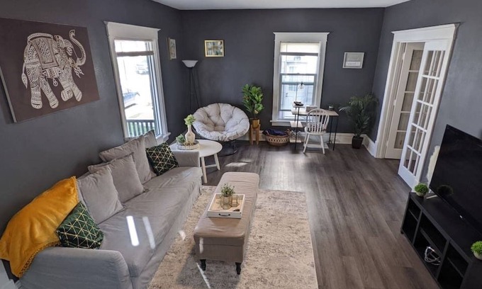 Davenport Apartment | Bttm-Beautiful 2BR Ideal 4 Traveling Professionals