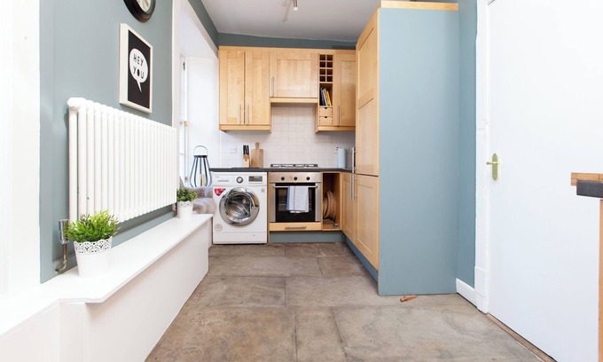 Newington Apartment | BUC6E7] Summary: Welc