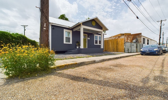 Downtown House | Buchanan Bungalow - Eclectic Mid-Mod Design DT
