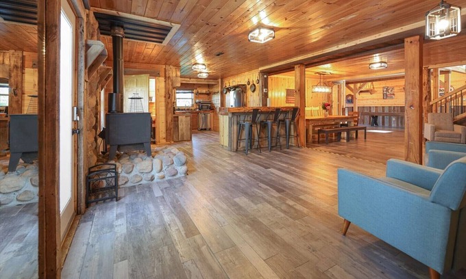 Logan Cabin | Bucket's Lodge by The Inn & Spa at Cedar Falls